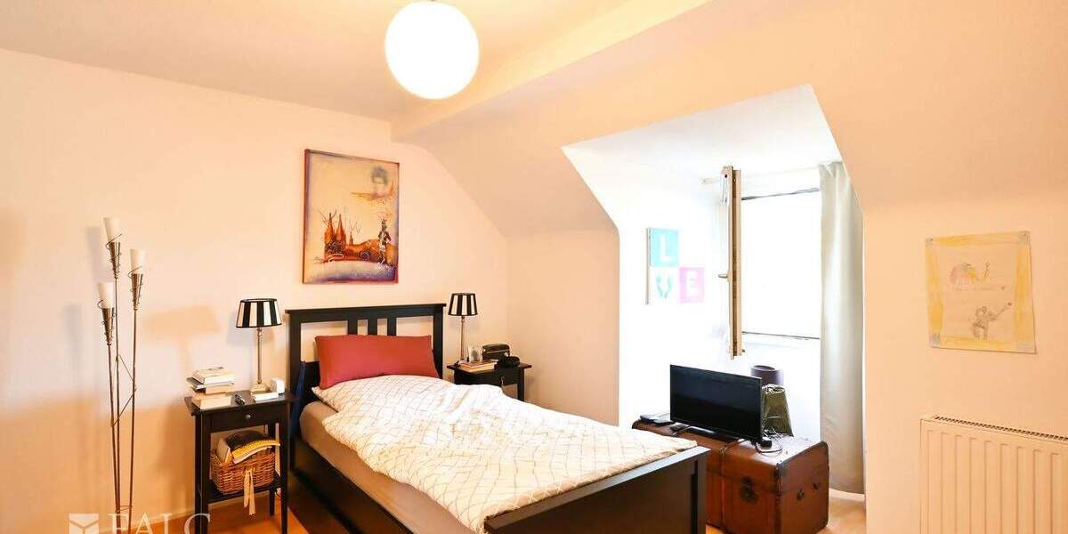 Mehrfamilienhaus, Wohnhaus Köln Weiden - 9 Zimmer, 251 m&sup2;, 1.150.000&euro; | Angebot:25696521