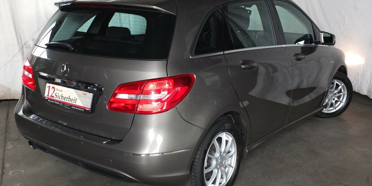 Mercedes-Benz B 180 NAVI EINPARKHILFE SHZ START-STOP 133.214 km 8.998 &euro; Köln 50858