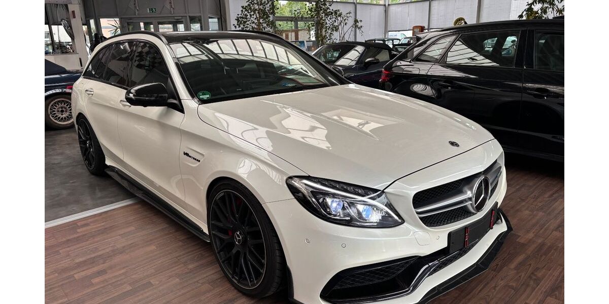 Mercedes-Benz C 63 AMG 48.012 km 51.900 &euro; Düsseldorf 40229