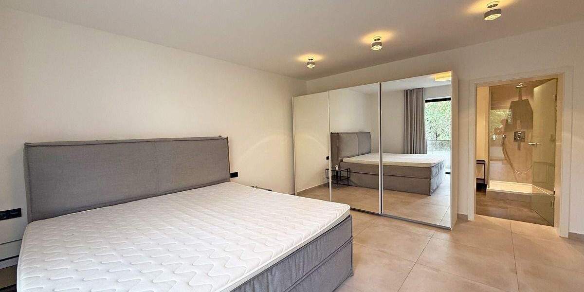 Etagenwohnung Düsseldorf Oberkassel - 2 Zimmer, 82 m&sup2;, 1.550&euro; | Angebot:25708278