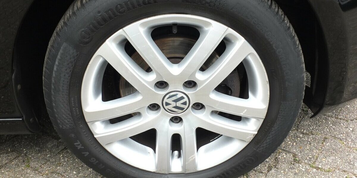 VW Golf 1.4i TRENDLINE KLIMAANLAGE SPORT-LMF SHZ 132.895 km 6.298 &euro; Köln 50858