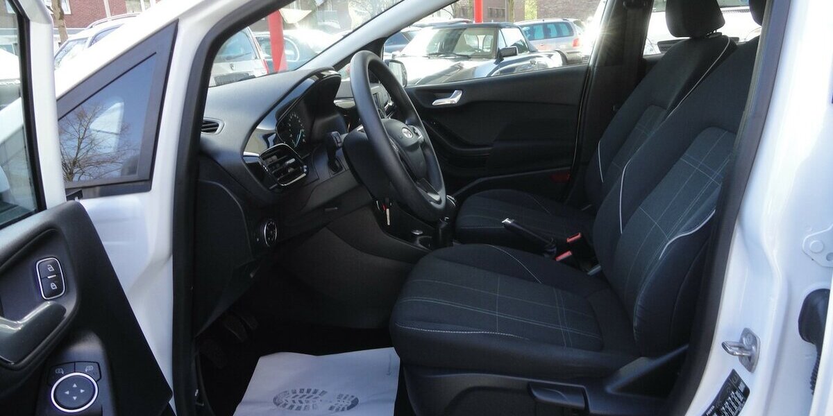 Ford Fiesta Trend 1,1 52 kw Klima SHZ 5Tür 1 Hd 20Tkm 20.000 km 9.790 &euro; Neuss 41462