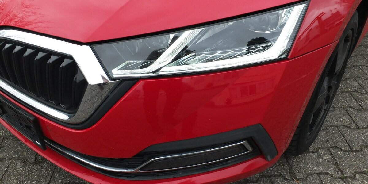 Skoda Octavia KUNDENAUFTRAG: STYLE NAVI BLUETOOTH PARKPI 53.254 km 18.998 &euro; Köln 50858