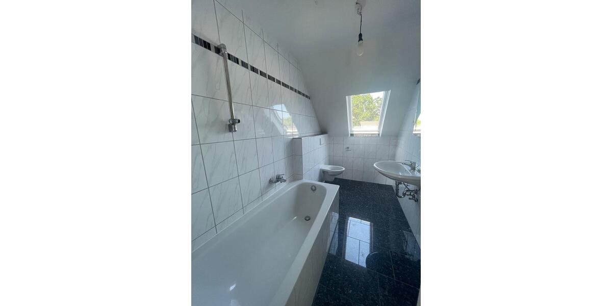 Dachgeschoßwohnung Köln Porz - 2 Zimmer, 63 m&sup2;, 239.000&euro; | Angebot:25987835