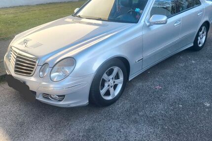 Mercedes-Benz E 220 234.000 km 6.050 &euro; Köln 51107