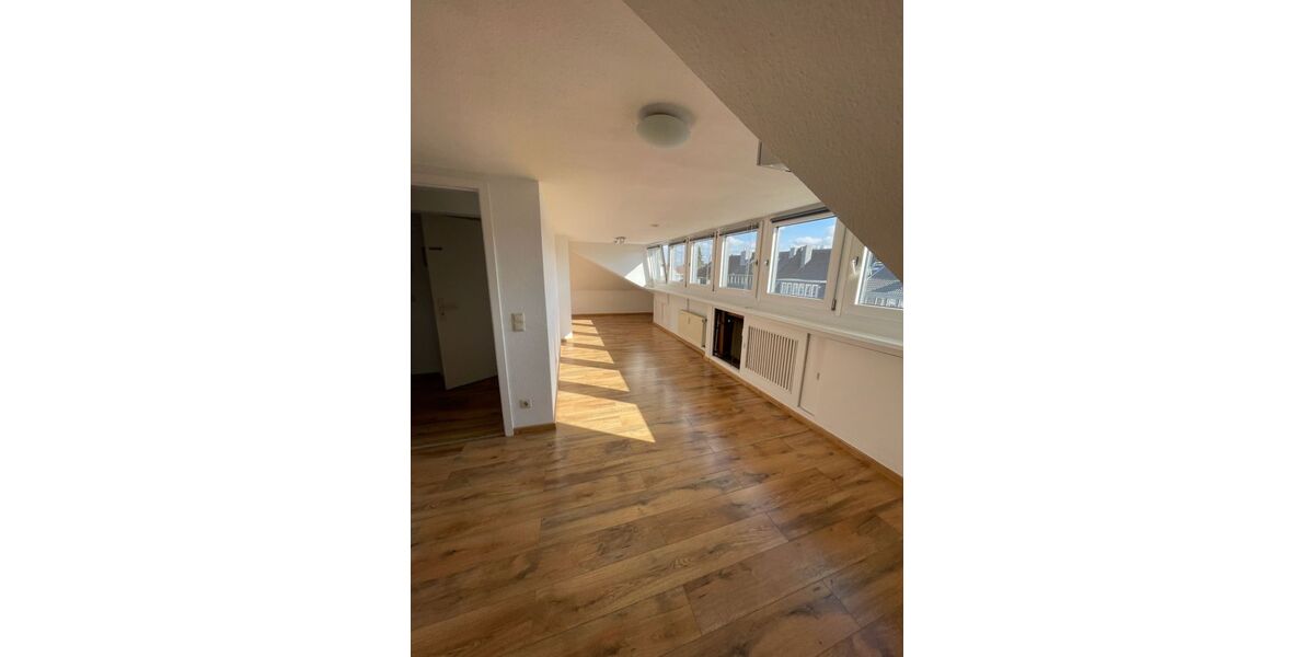 Provisionsfrei* SOFORT FREI! Rhein-nah - 2-Zm Penthouse Oberkassel - renoviert, Klimaanlage Einbauküche 55m² - Einfamilienhaus Düsseldorf Oberkassel | Angebot:25926108