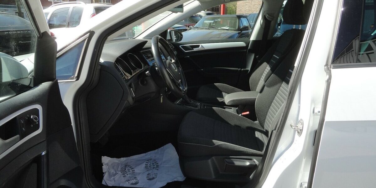 VW Golf Cup 1,4 BMT, DGS, Klimatr.SHZ.PDC V+H 147.000 km 10.950 &euro; Neuss 41462