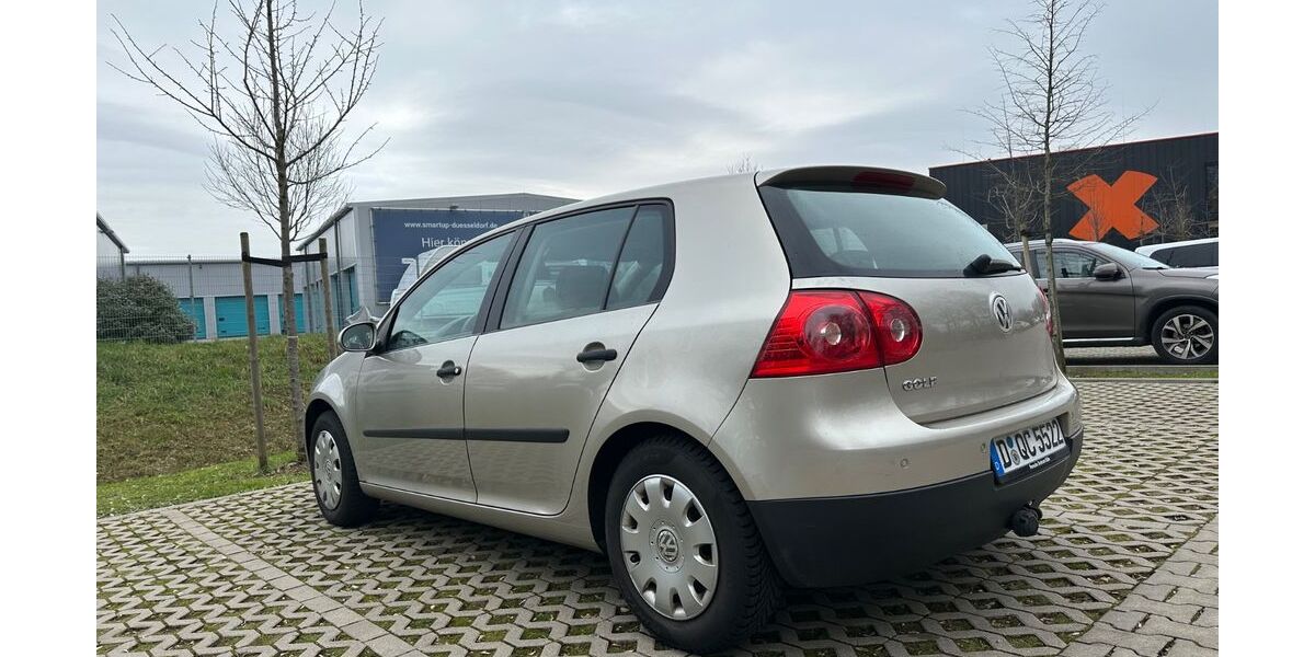 VW Golf 215.406 km 2.500 &euro; Dusseldorf 40595