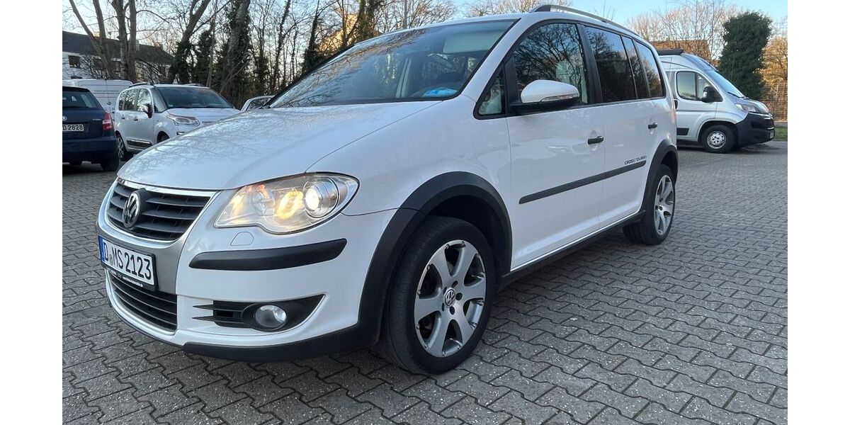 VW Touran 146.200 km 6.999 &euro; Düsseldorf 40625