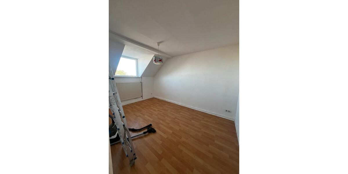 Dachgeschoßwohnung Hilden - 3 Zimmer, 70 m&sup2;, 900&euro; | Angebot:25943760