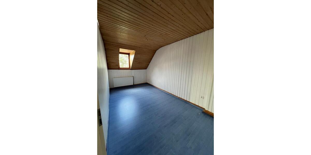 Dachgeschoßwohnung Solingen Wald - 3 Zimmer, 80 m&sup2;, 750&euro; | Angebot:26335367