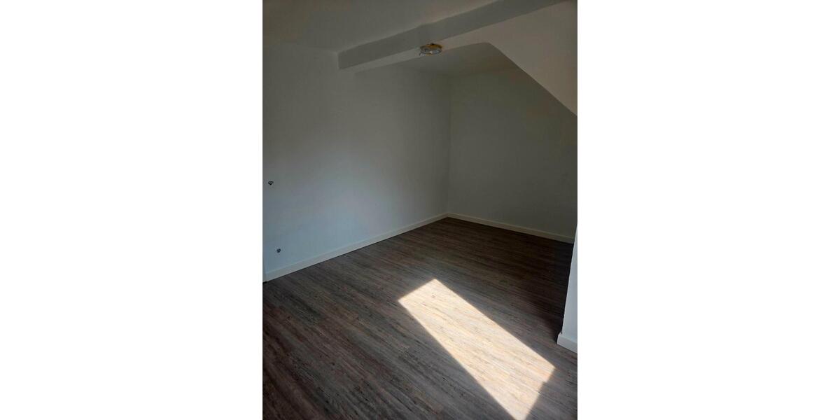 Dachgeschoßwohnung Neuss Augustinusviertel - 5 Zimmer, 100 m&sup2;, 1.150&euro; | Angebot:26231135