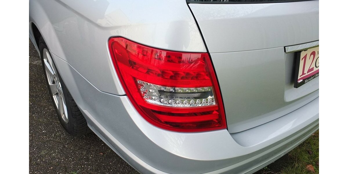 Mercedes-Benz C 180 T CGI BE AUTOM NAVI AHK PARCTRONIC SHZ 149.785 km 11.908 &euro; Köln 50858