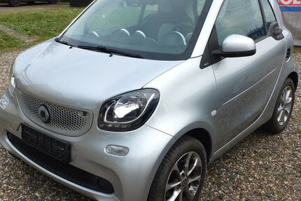 Smart ForTwo PASSION NAVI PANORAMA KLIMAAUTOMATIK SHZ 96.799 km 8.904 &euro; Köln 50858