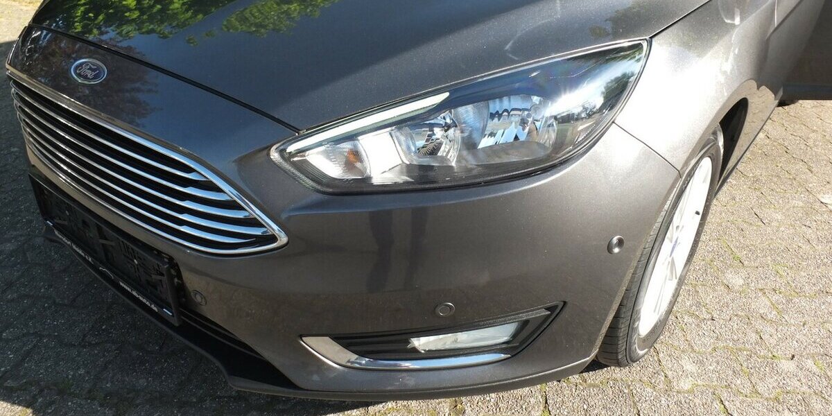 Ford Focus TITANIUM NAVI KLIMAAUTOMATIK EINPARKHILFE 134.288 km 7.798 &euro; Köln 50858