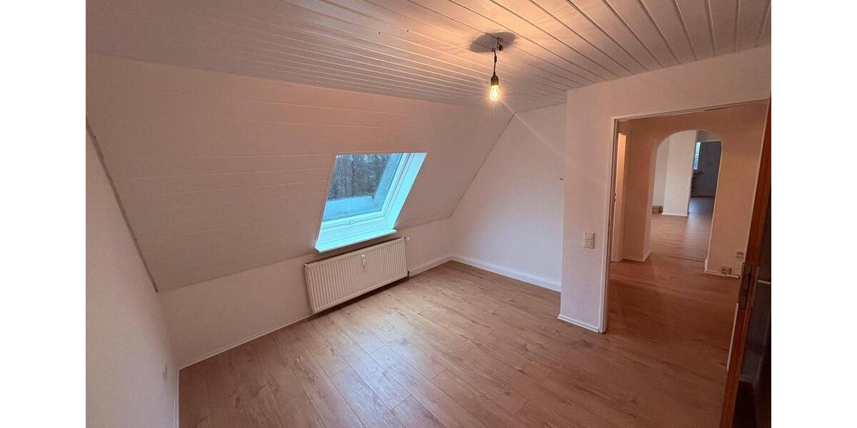 Dachgeschoßwohnung Leverkusen Bergisch Neukirchen - 2.5 Zimmer, 50 m&sup2;, 550&euro; | Angebot:26423991