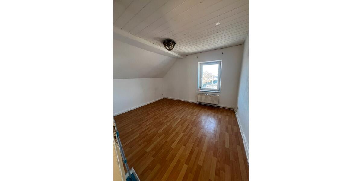 Dachgeschoßwohnung Hilden - 3 Zimmer, 70 m&sup2;, 900&euro; | Angebot:25943760