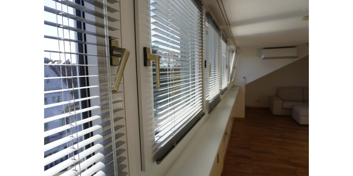 Provisionsfrei* SOFORT FREI! Rhein-nah - 2-Zm Penthouse Oberkassel - renoviert, Klimaanlage Einbauküche 55m² - Einfamilienhaus Düsseldorf Oberkassel | Angebot:25926108