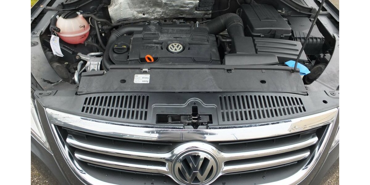 VW Tiguan TEAM orig.ATM ca 52 tkm XENON AHK PARKPILOT 112.432 km 9.698 &euro; Köln 50858