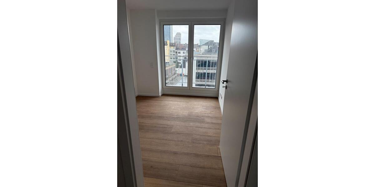 Etagenwohnung Düsseldorf Stadtmitte - 4 Zimmer, 106 m&sup2;, 1.800&euro; | Angebot:25929420