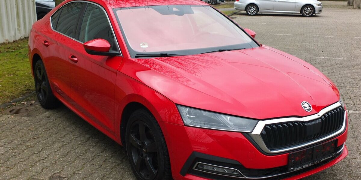 Skoda Octavia KUNDENAUFTRAG: STYLE NAVI BLUETOOTH PARKPI 53.254 km 18.998 &euro; Köln 50858