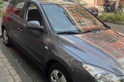 Hyundai i30 98.810 km 3.333 &euro; Düsseldorf 40235
