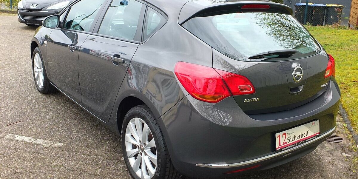 Opel Astra ACTIVE KLIMAANLAGE 17 ZOLL LMF TEMPOMAT 92.855 km 7.250 &euro; Köln 50858