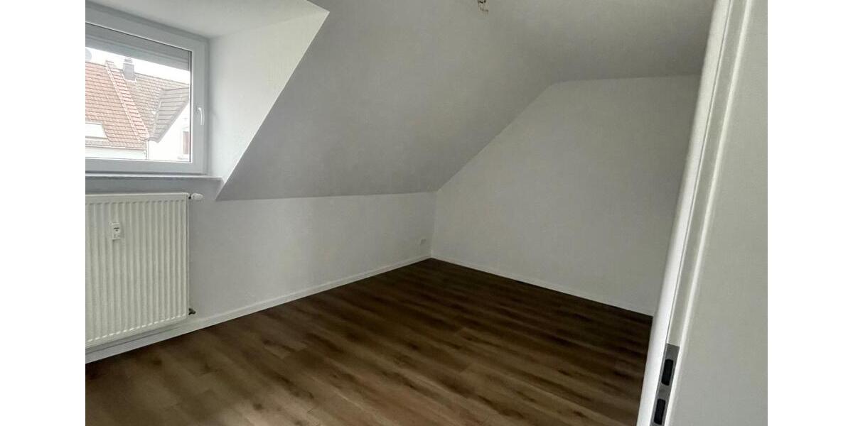 Dachgeschoßwohnung Solingen Aufderhöhe - 2 Zimmer, 70 m&sup2;, 560&euro; | Angebot:25606599