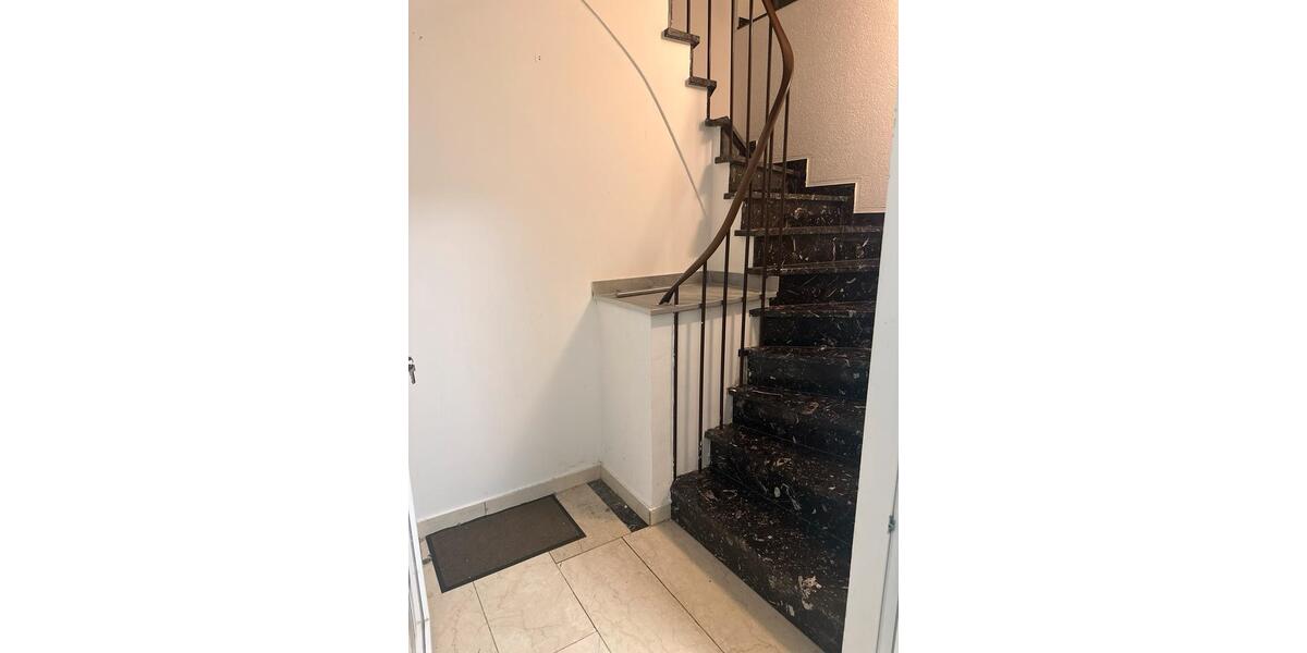 Etagenwohnung Bergheim - 6 Zimmer, 150 m&sup2;, 2.300&euro; | Angebot:25996430