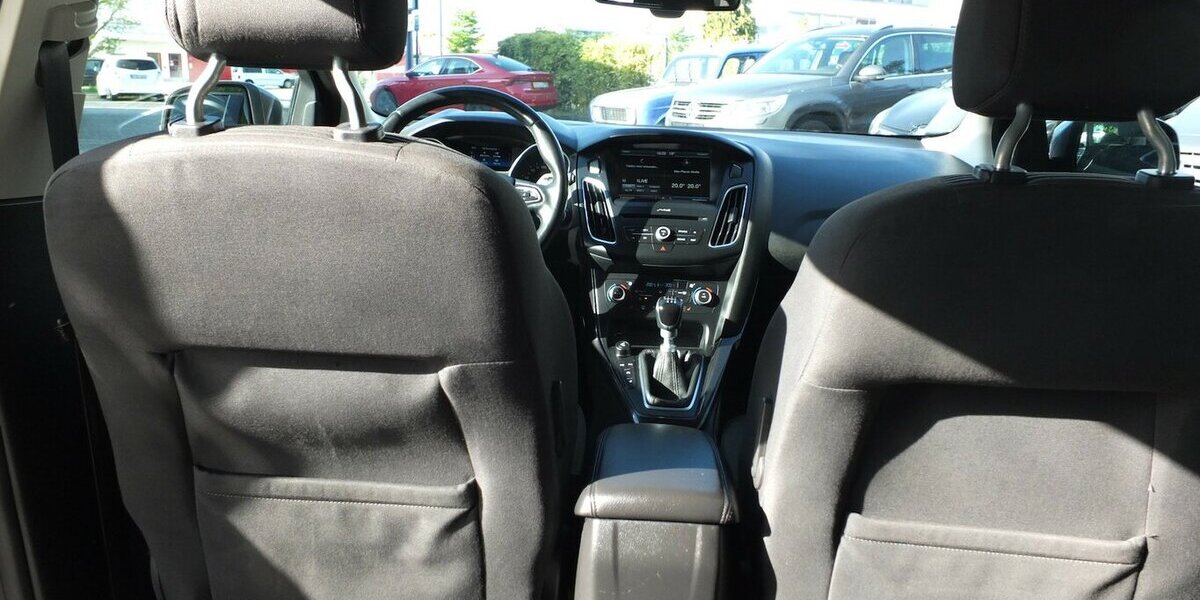 Ford Focus TITANIUM NAVI KLIMAAUTOMATIK EINPARKHILFE 134.288 km 7.798 &euro; Köln 50858