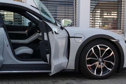 Porsche Taycan 33.000 km 73.500 &euro; Hürth (bei Köln) 50354