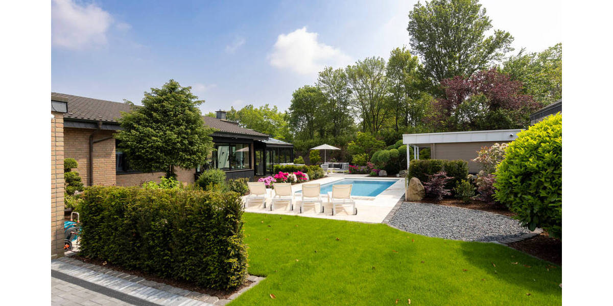 Bungalow Neuss Stadionviertel - 8 Zimmer, 242 m&sup2;, 2.400.000&euro; | Angebot:26585137