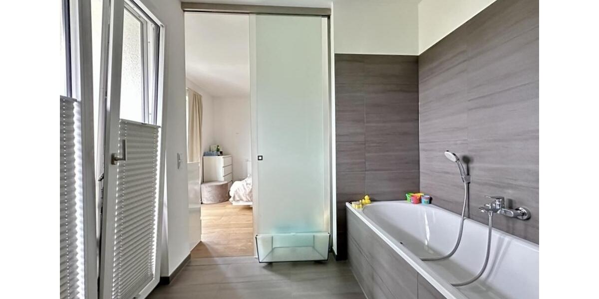 Etagenwohnung Düsseldorf Stadtbezirk 2 - 3 Zimmer, 123 m&sup2;, 2.220&euro; | Angebot:26698628