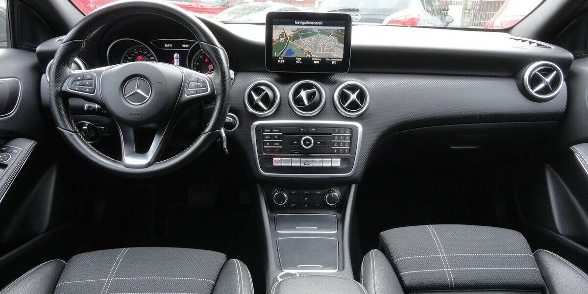 Mercedes-Benz A 180 Urban Autom.Navi Klima PDC SHZ 2.Hd S.Heft 69.000 km 15.999 &euro; Neuss 41462