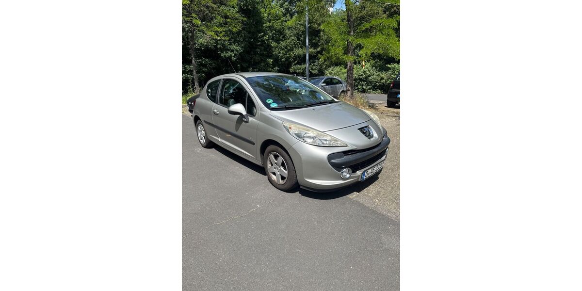 Peugeot 207 151.000 km 2.900 &euro; Düsseldorf 40595