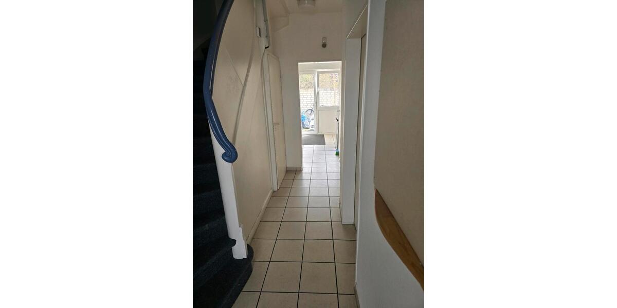 Dachgeschoßwohnung Brühl - 1 Zimmer, 110 m&sup2;, 600&euro; | Angebot:25920077