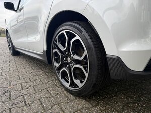 Suzuki Swift 1.4 Sport+Winterräder+Kamera+Navi+Sitzheiz 64.698 km 16.222 &euro; Meerbusch 40667