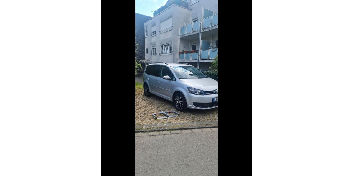 VW Touran 178.500 km 7.369 &euro; Leverkusen 51371