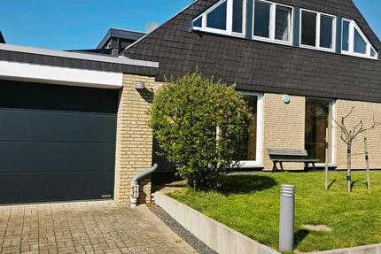 Haus Jüchen - 5 Zimmer, 200 m&sup2;, 4.800&euro; | Angebot:25840042