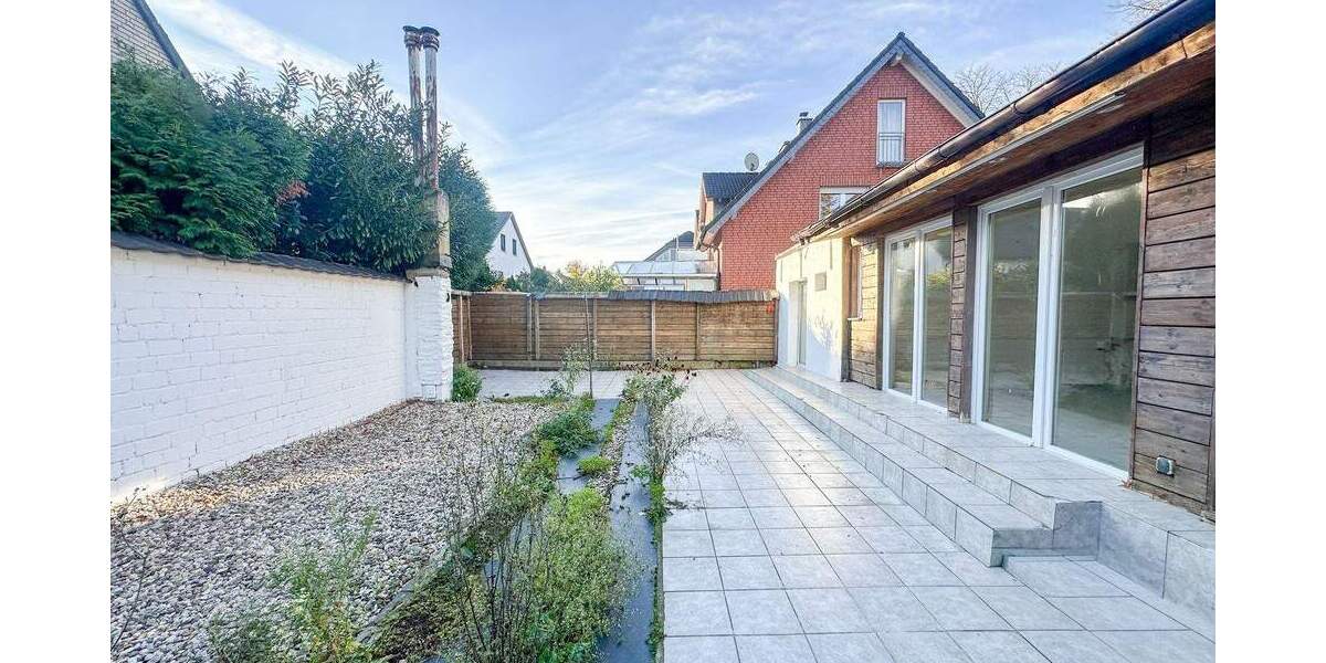 Einfamilienhaus Düsseldorf Garath - 8 Zimmer, 241 m&sup2;, 599.000&euro; | Angebot:25683480