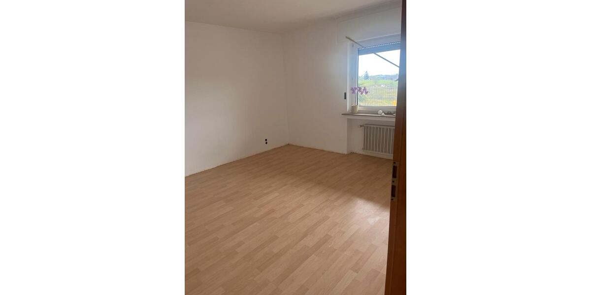 Etagenwohnung Wermelskirchen - 3 Zimmer, 101 m&sup2;, 1.200&euro; | Angebot:26400653