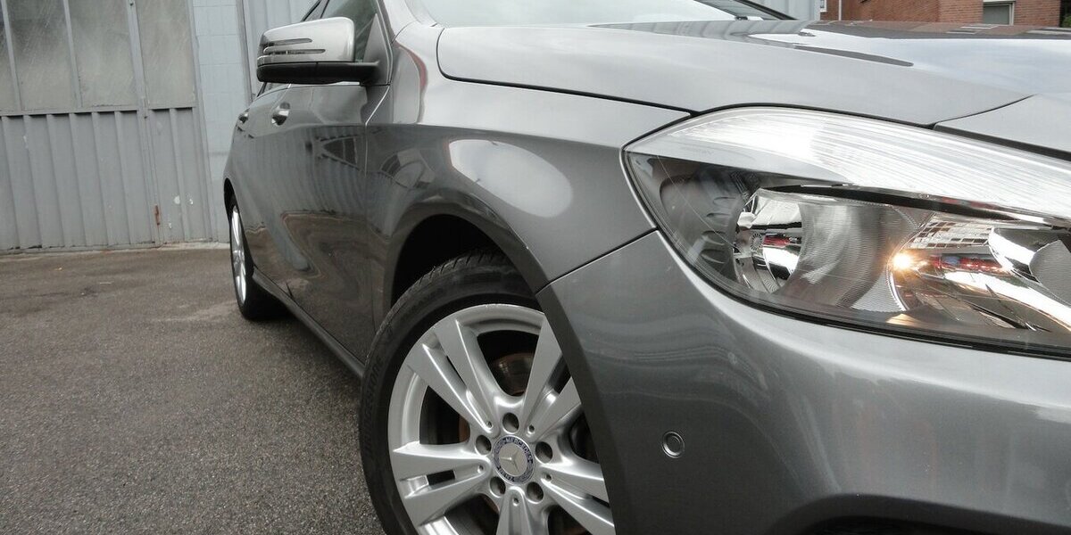 Mercedes-Benz A 180 Urban Autom.Navi Klima PDC SHZ 2.Hd S.Heft 69.000 km 15.999 &euro; Neuss 41462