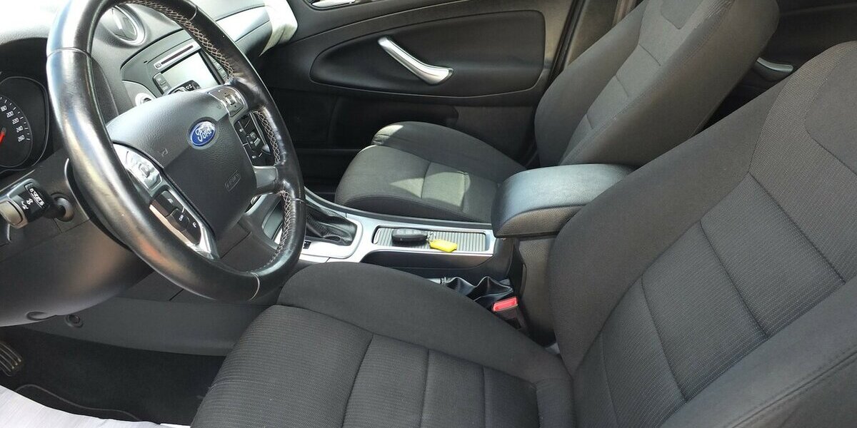 Ford Mondeo 2.0TDCi BUSINESS NAVI XENON PDC AHK BLUETOO 143.215 km 9.908 &euro; Köln 50858