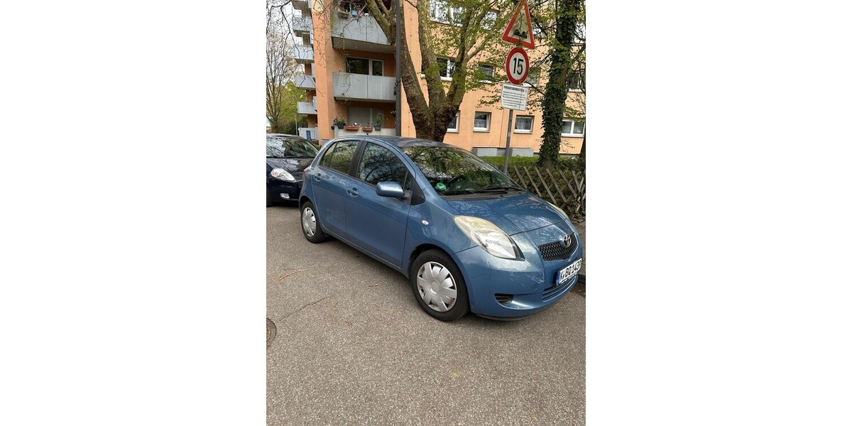 Toyota Yaris 157.400 km 2.700 &euro; Köln 50667