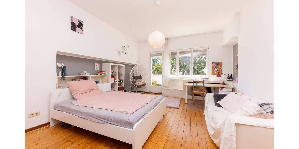 Einfamilienhaus Köln / Lövenich Lövenich - 8 Zimmer, 300 m&sup2;, 1.990.000&euro; | Angebot:25664367