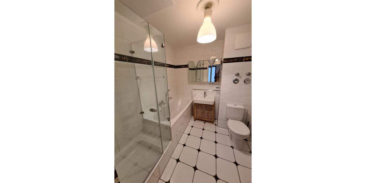 Etagenwohnung Hürth Efferen - 3 Zimmer, 109 m&sup2;, 1.200&euro; | Angebot:25705864