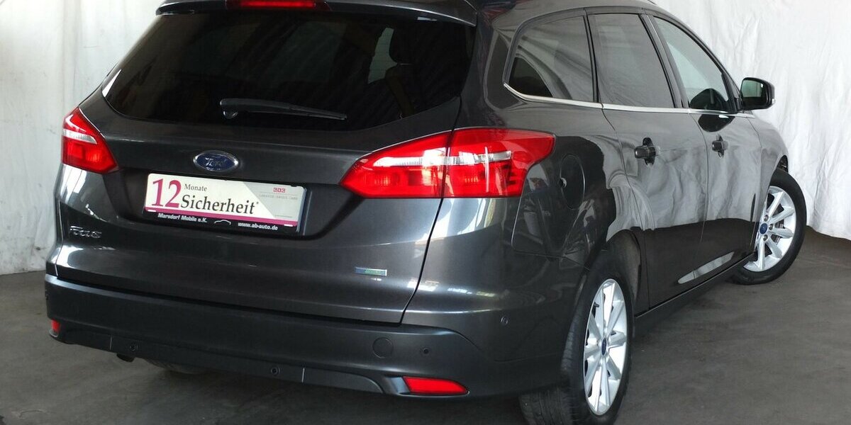 Ford Focus TITANIUM NAVI KLIMAAUTOMATIK EINPARKHILFE 134.288 km 7.798 &euro; Köln 50858
