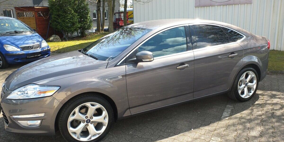 Ford Mondeo 2.0TDCi BUSINESS NAVI XENON PDC AHK BLUETOO 143.215 km 9.908 &euro; Köln 50858