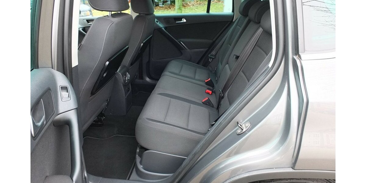 VW Tiguan TEAM orig.ATM ca 52 tkm XENON AHK PARKPILOT 112.432 km 9.698 &euro; Köln 50858