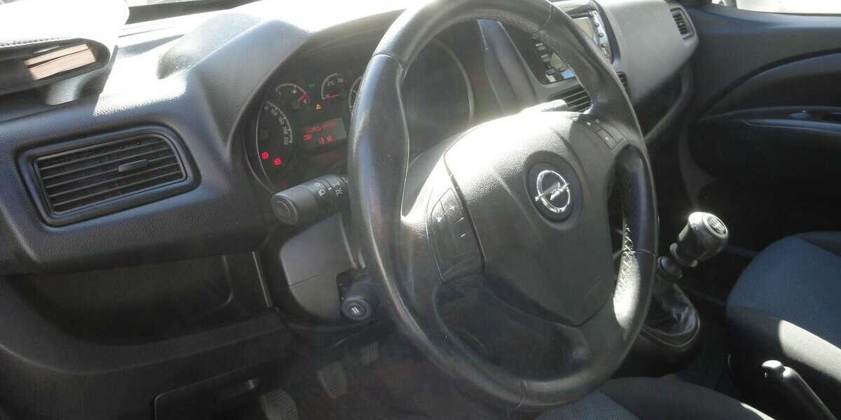 Opel Combo Edition 1,6 d Klima PDC SHZ AHK 5Sitzer 124.000 km 5.999 &euro; Neuss 41462